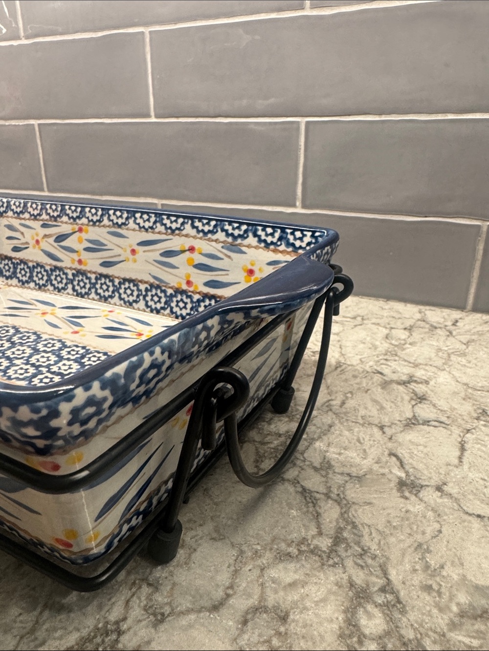 Temp-tations Old World 2.5 QT Baking Dish with Rack -Blue Floral - Picture 4 of 9